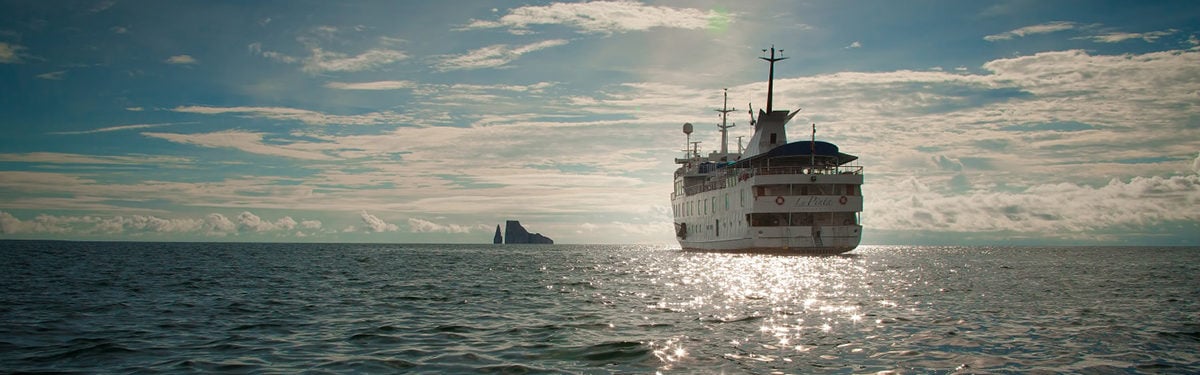 la-pinta-yacht-galapagos-islands