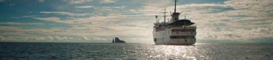 la-pinta-yacht-galapagos-islands